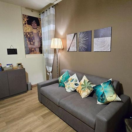 Casa Vacanze Oikia - Room Girasole Nápoly Kültér fotó