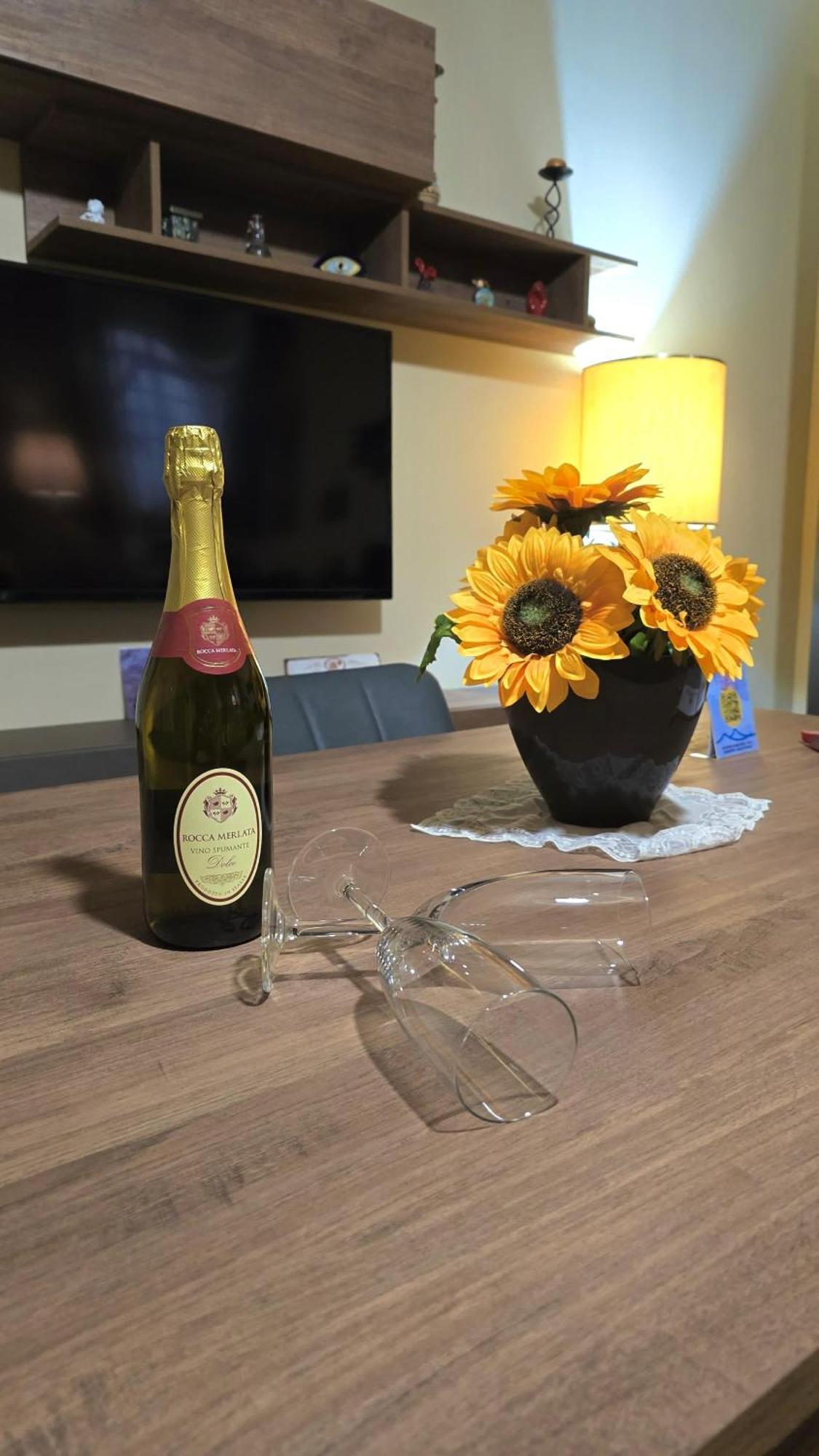 Casa Vacanze Oikia - Room Girasole Nápoly Kültér fotó